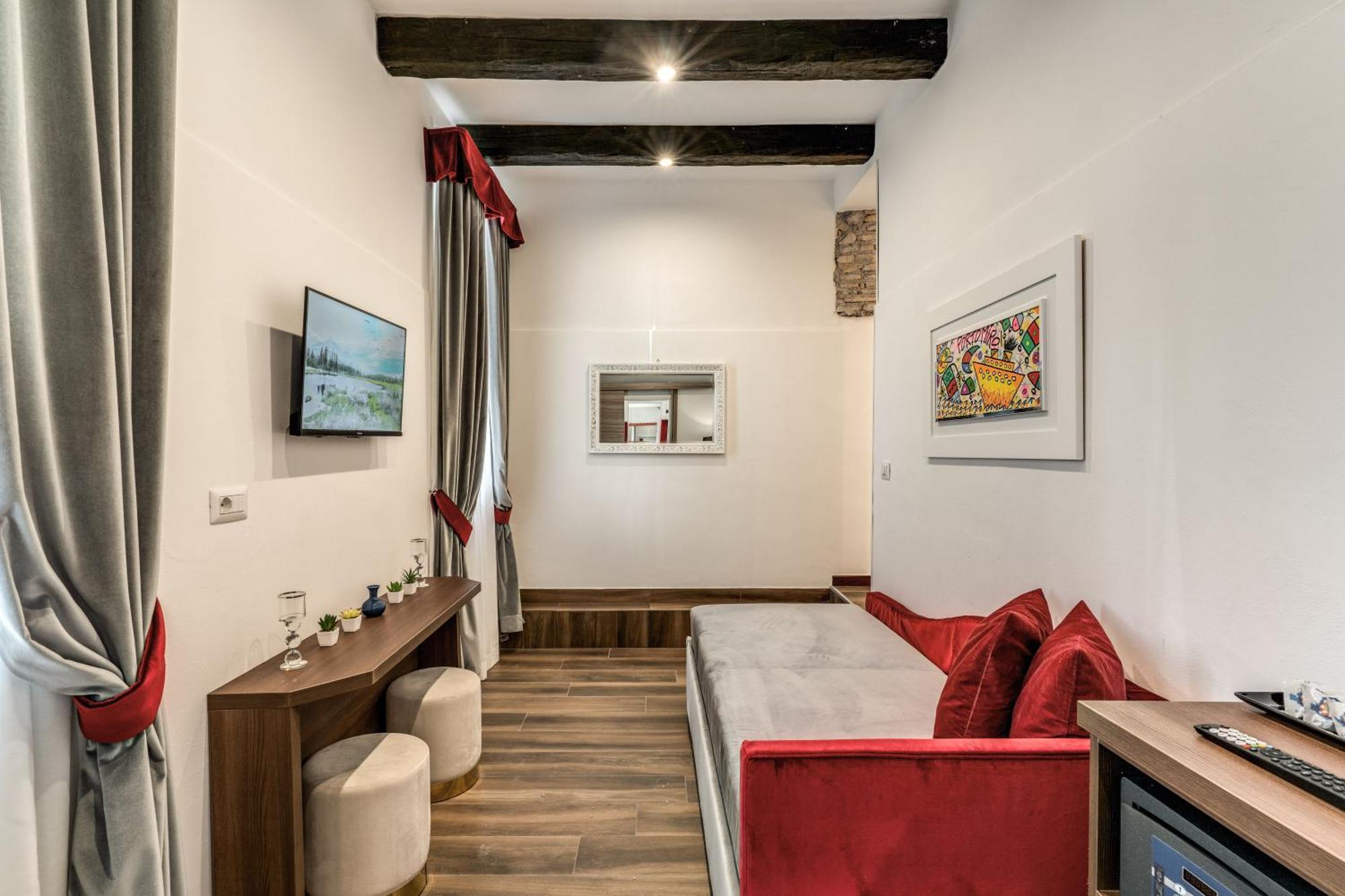 Tritone House Gasthof 4*