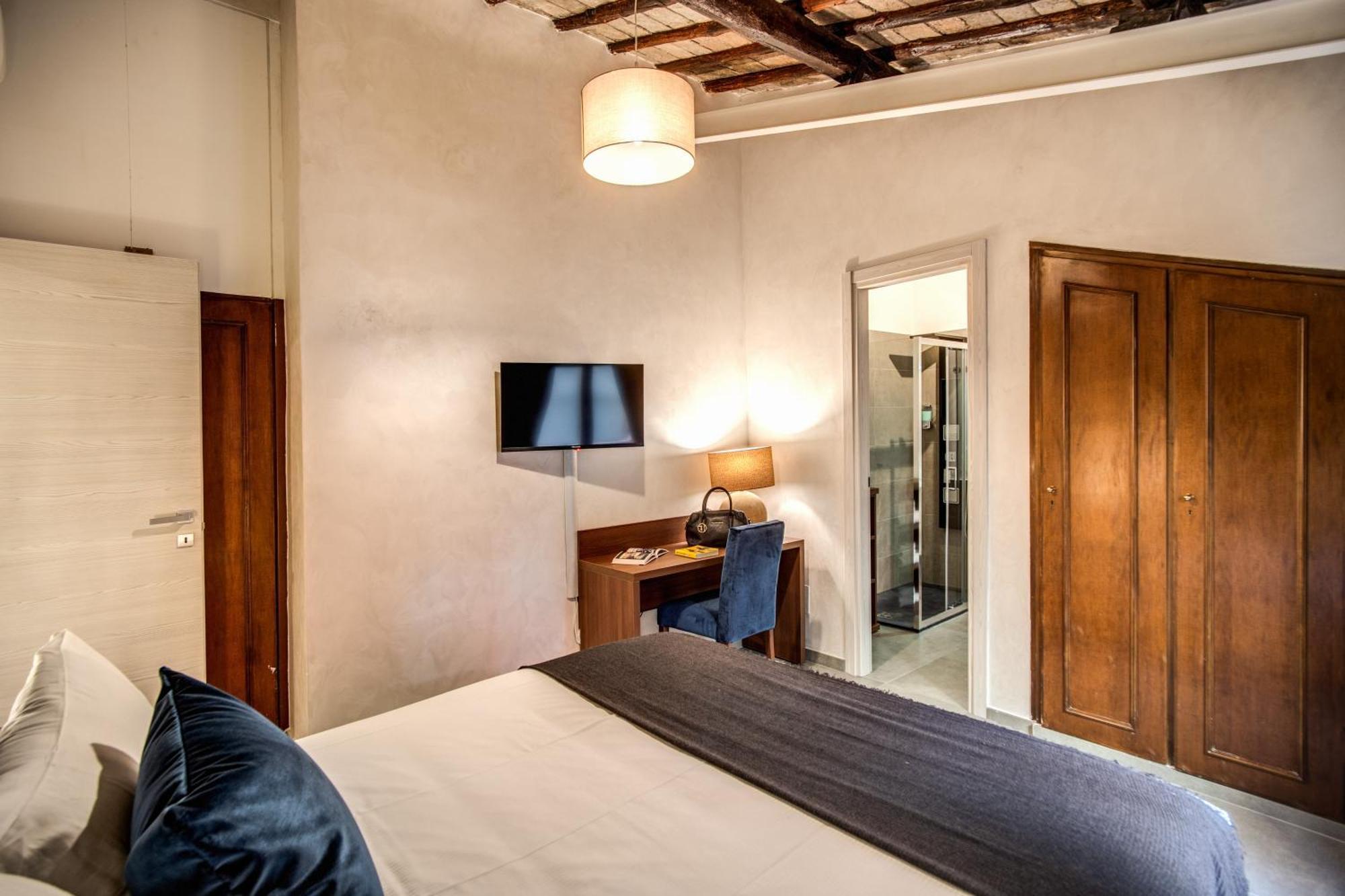 Tritone House Rom