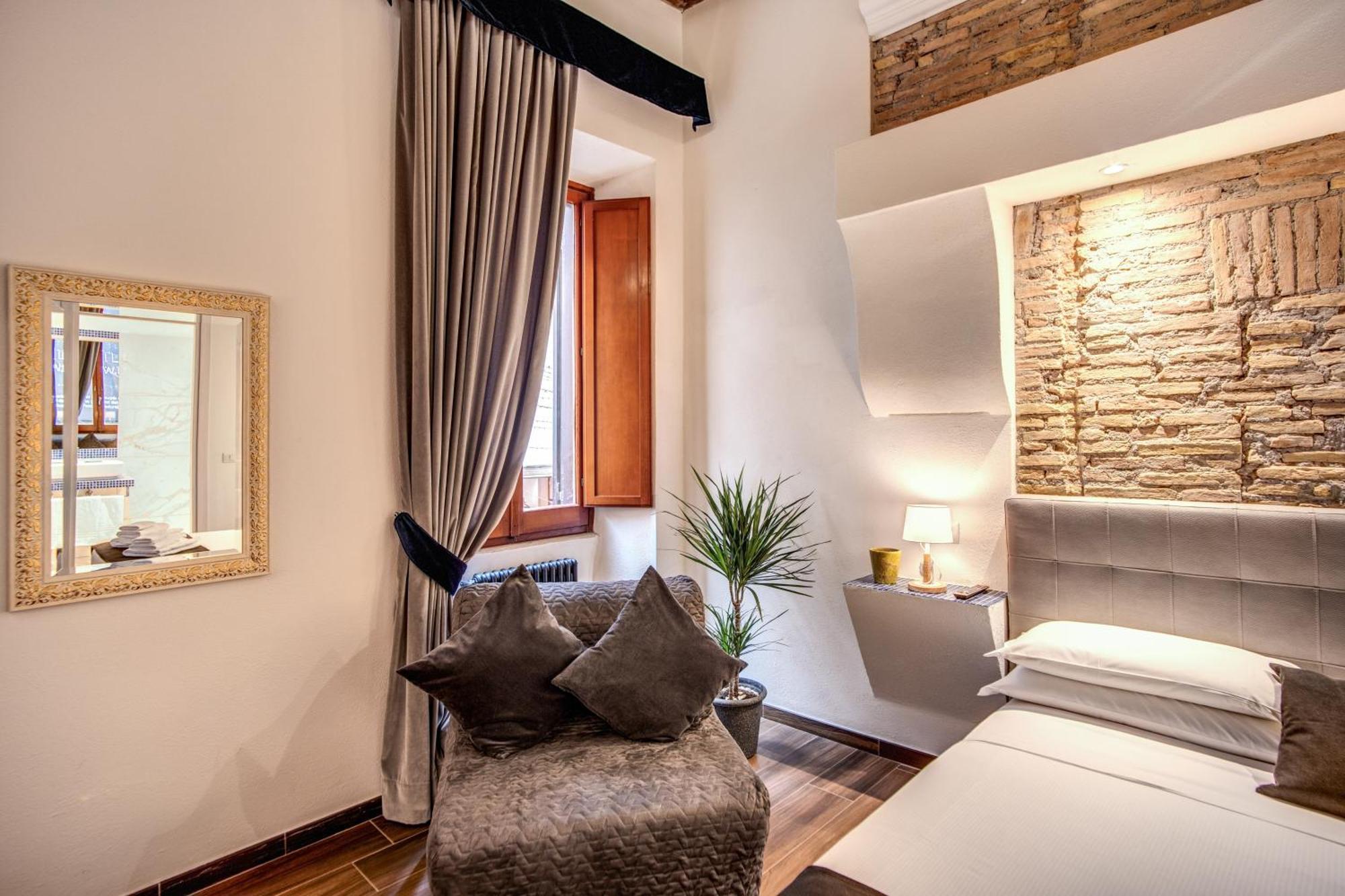 Pensionat Tritone House 4*