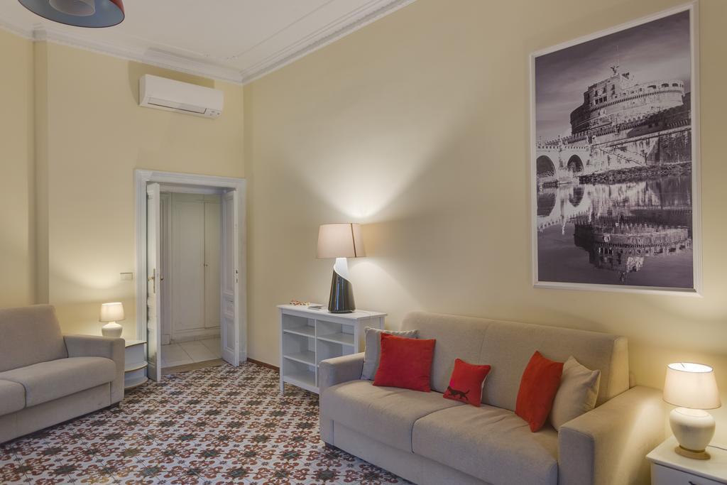 Tritone House Rom